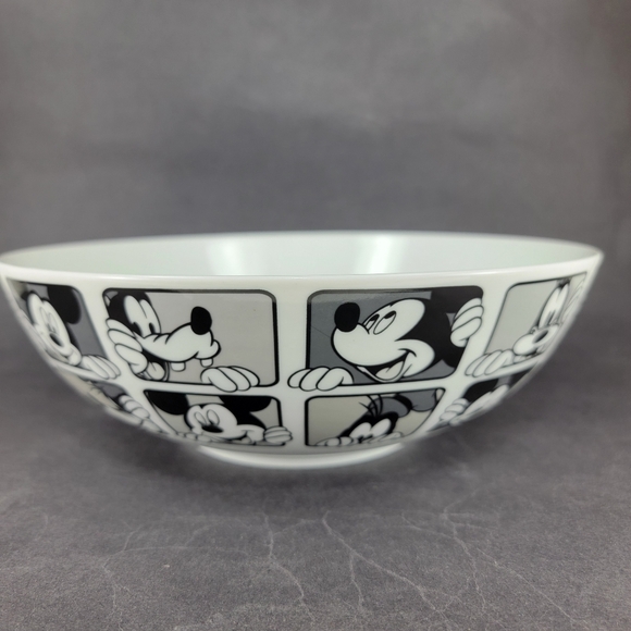 Disney Serving Bowl Mickey Mouse Goofy Grid Black White Gray 9 1/2" Zrike Brands - Picture 4 of 13
